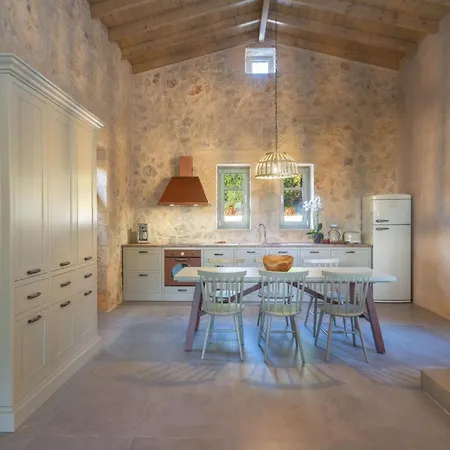 Dafni By Vintage Travel * Defaranata